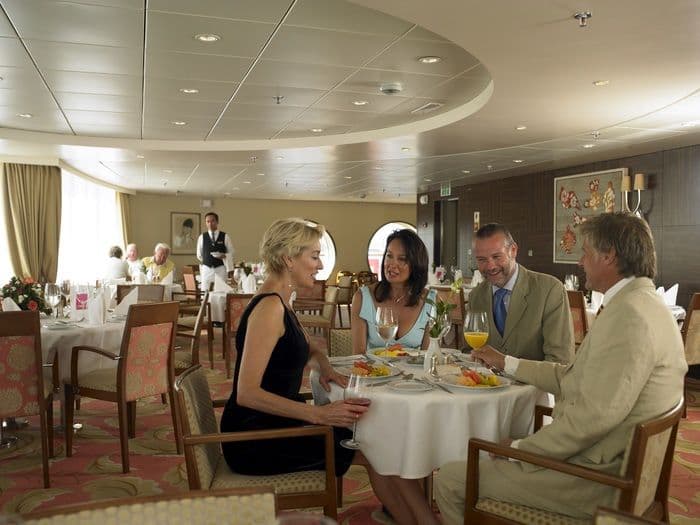 fred olsen cruise lines braemar dining 2 2014.jpg